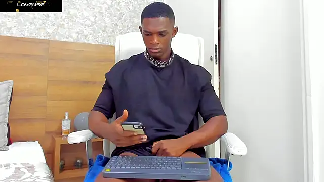 Snapshot of nicolaskan chatting on 12-12-24, 12:44 nicolaskan online show from 12-12-24, 12:44