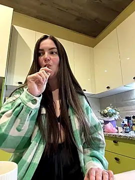 Snapshot of Karolina_llove chatting on 10-22-25, 12:00 Karolina llove online show from 10-22-25, 12:00