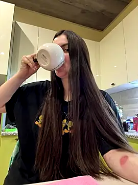 Snapshot of Karolina_llove chatting on 10-27-25, 06:56 Karolina llove online show from 10-27-25, 06:56