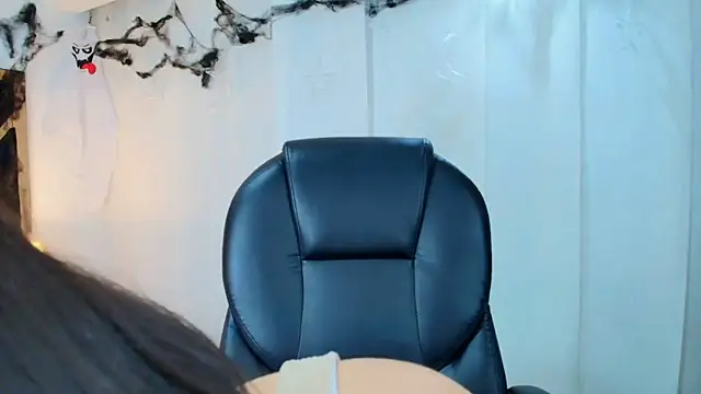 lina bedoya  online show from 11-15-25, 11:29