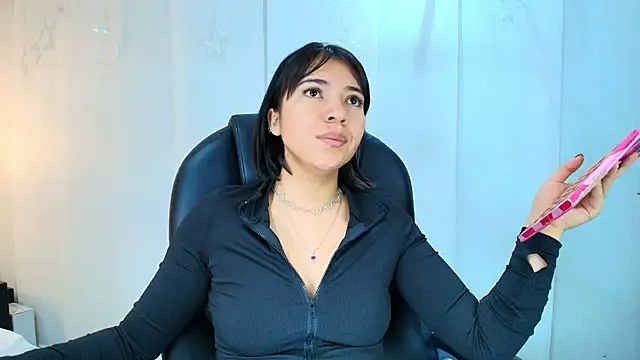 lina bedoya  online show from 11-26-25, 11:33