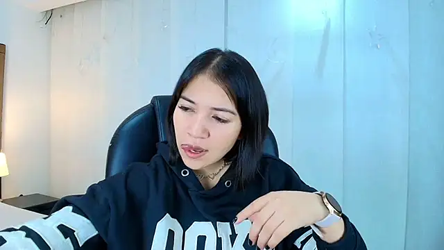 lina bedoya  online show from 12-02-25, 11:26