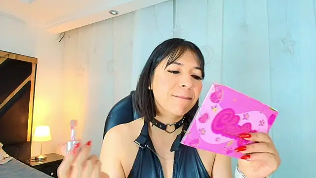 Snapshot of lina_bedoya_ chatting on 06-18-26, 11:36 lina bedoya online show from 06-18-26, 11:36