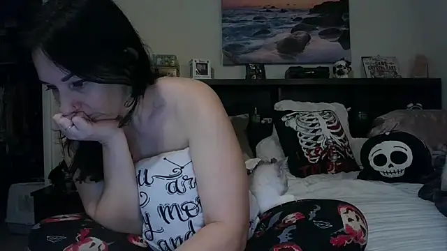 CrystalLakeXO online show from 10-14-25, 04:46