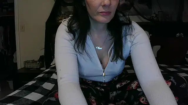 CrystalLakeXO online show from 01-18-26, 04:49