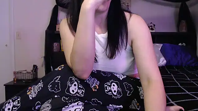 Snapshot of CrystalLakeXO chatting on 06-12-26, 06:56 CrystalLakeXO online show from 06-12-26, 06:56