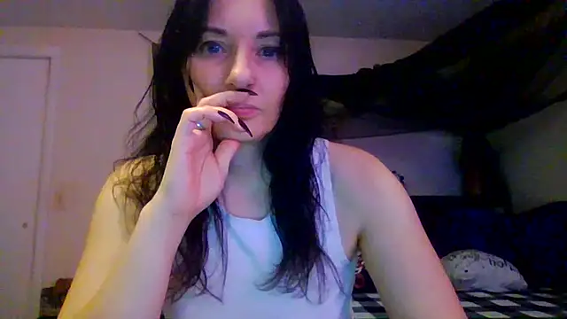 Snapshot of CrystalLakeXO chatting on 06-16-26, 04:59 CrystalLakeXO online show from 06-16-26, 04:59