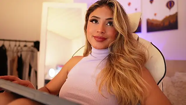 SaraParisi online show from 01-11-25, 12:22