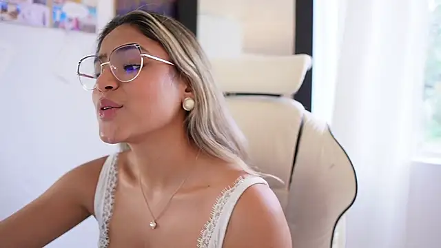 SaraParisi online show from 01-25-25, 09:04