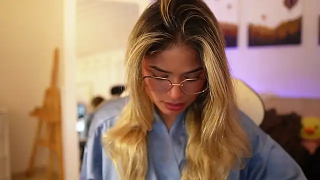 SaraParisi online show from 02-04-25, 01:23