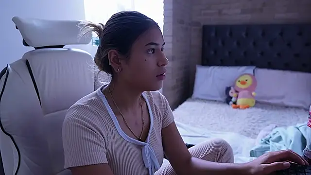 SaraParisi online show from 03-15-25, 04:43