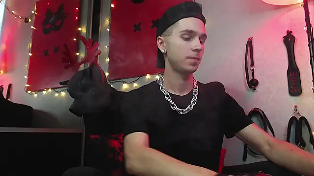 Joseph  Quinn online show from 01-04-25, 12:05