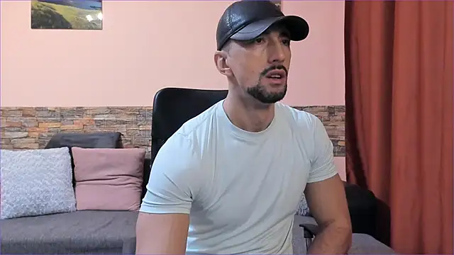 Snapshot of HotHunkTrainer chatting on 01-07-25, 09:18 HotHunkTrainer online show from 01-07-25, 09:18