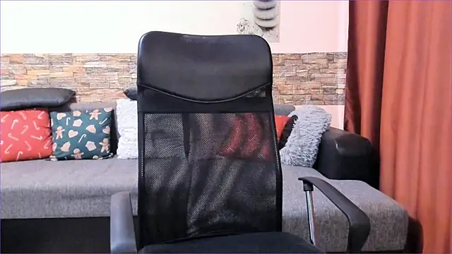 Snapshot of HotHunkTrainer chatting on 01-12-25, 12:01 HotHunkTrainer online show from 01-12-25, 12:01