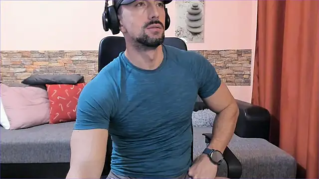Snapshot of HotHunkTrainer chatting on 02-10-25, 05:30 HotHunkTrainer online show from 02-10-25, 05:30