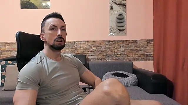 Snapshot of HotHunkTrainer chatting on 02-23-26, 09:17 HotHunkTrainer online show from 02-23-26, 09:17