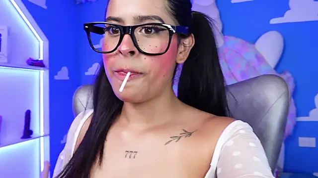 Snapshot of miss_romyna chatting on 02-19-25, 02:12 miss romyna online show from 02-19-25, 02:12