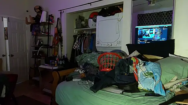 Snapshot of badboybrad11 chatting on 10-25-25, 01:02 badboybrad11 online show from 10-25-25, 01:02