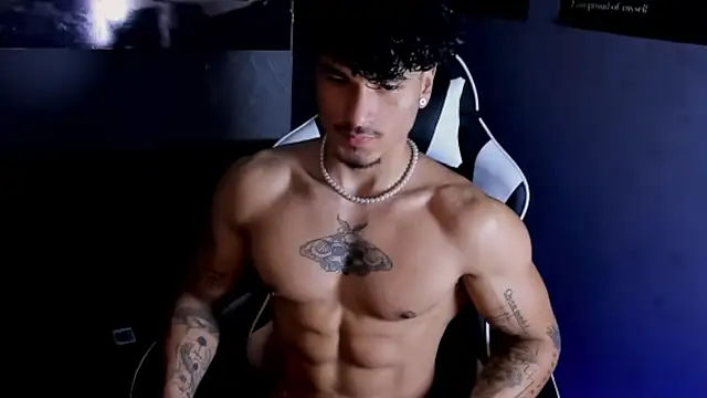 Snapshot of Thomas_Fit1 chatting on 06-08-26, 12:14 Thomas Fit1 online show from 06-08-26, 12:14