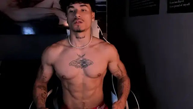 Snapshot of Thomas_Fit1 chatting on 06-11-26, 02:44 Thomas Fit1 online show from 06-11-26, 02:44
