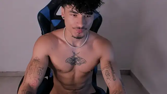 Snapshot of Thomas_Fit1 chatting on 06-22-26, 12:13 Thomas Fit1 online show from 06-22-26, 12:13