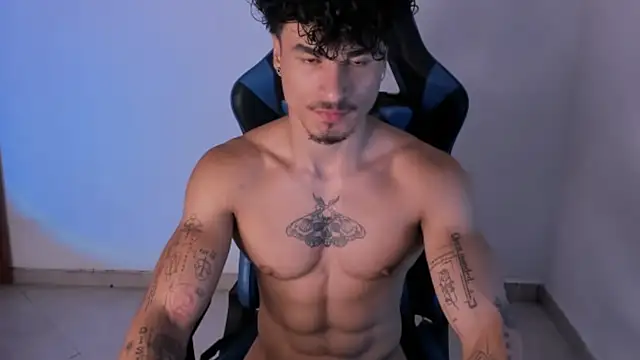 Snapshot of Thomas_Fit1 chatting on 06-24-26, 12:53 Thomas Fit1 online show from 06-24-26, 12:53