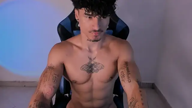 Snapshot of Thomas_Fit1 chatting on 06-24-26, 12:59 Thomas Fit1 online show from 06-24-26, 12:59