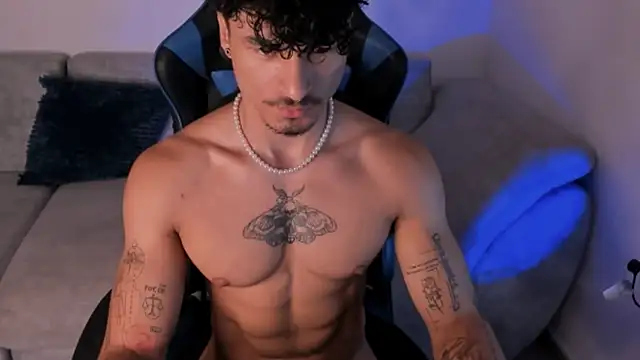 Snapshot of Thomas_Fit1 chatting on 07-01-26, 01:02 Thomas Fit1 online show from 07-01-26, 01:02