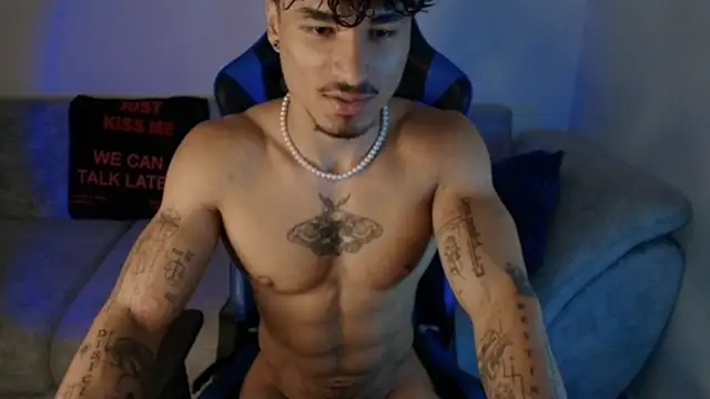 Snapshot of Thomas_Fit1 chatting on 07-08-26, 12:53 Thomas Fit1 online show from 07-08-26, 12:53