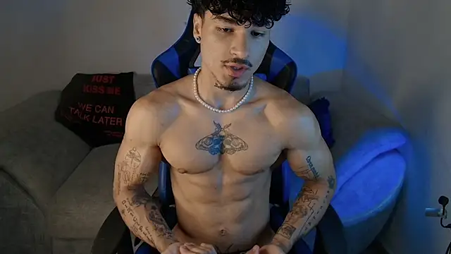 Snapshot of Thomas_Fit1 chatting on 07-16-26, 12:33 Thomas Fit1 online show from 07-16-26, 12:33