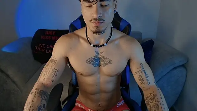 Snapshot of Thomas_Fit1 chatting on 07-17-26, 12:34 Thomas Fit1 online show from 07-17-26, 12:34