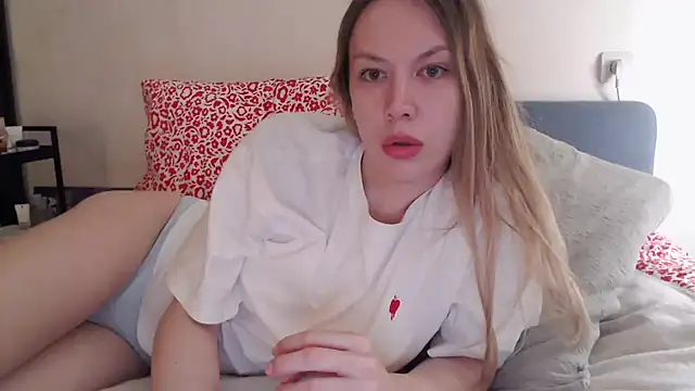 Snapshot of Scarlettford chatting on 05-04-26, 05:31 Scarlettford online show from 05-04-26, 05:31