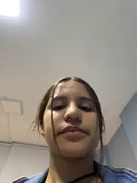 Snapshot of AnthonelaDuque chatting on 02-04-26, 11:38 AnthonelaDuque online show from 02-04-26, 11:38