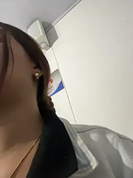 Snapshot of AnthonelaDuque chatting on 02-25-26, 11:42 AnthonelaDuque online show from 02-25-26, 11:42