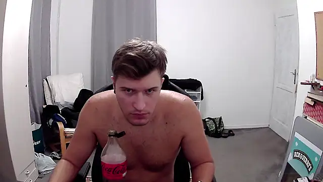 Snapshot of PKrisztian chatting on 09-15-25, 09:26 PKrisztian online show from 09-15-25, 09:26