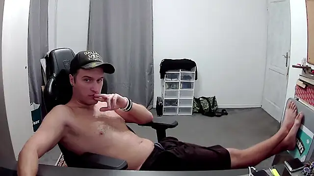 Snapshot of PKrisztian chatting on 09-17-25, 05:25 PKrisztian online show from 09-17-25, 05:25