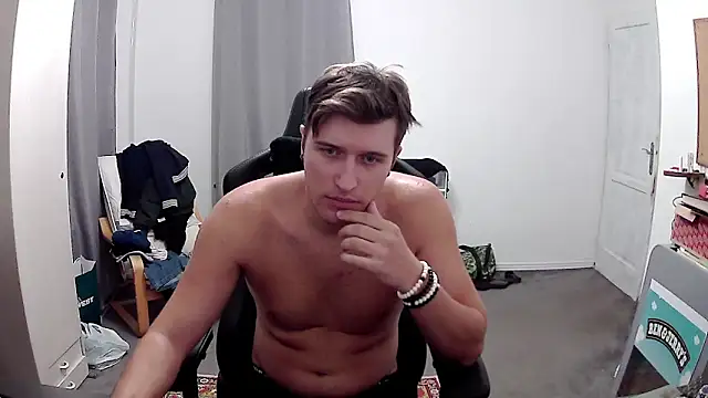Snapshot of PKrisztian chatting on 10-02-25, 07:54 PKrisztian online show from 10-02-25, 07:54