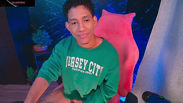 Snapshot of Palo_santo chatting on 10-13-25, 08:14 Palo santo online show from 10-13-25, 08:14