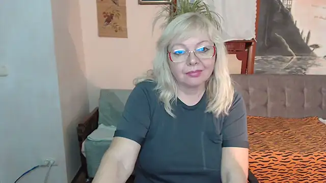 EvelynLoveShy online show from 11-06-25, 09:37