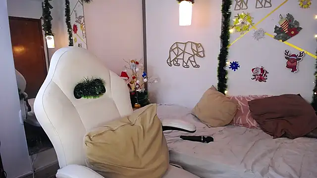 Snapshot of SalmaZaman chatting on 12-20-24, 11:37 SalmaZaman online show from 12-20-24, 11:37