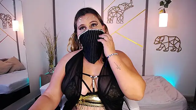 Snapshot of SalmaZaman chatting on 01-11-25, 02:41 SalmaZaman online show from 01-11-25, 02:41