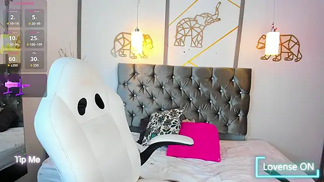 Snapshot of SalmaZaman chatting on 10-08-25, 07:55 SalmaZaman online show from 10-08-25, 07:55