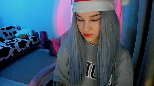 Snapshot of Ledy_WWWII chatting on 12-08-24, 04:18 Ledy WWWII online show from 12-08-24, 04:18