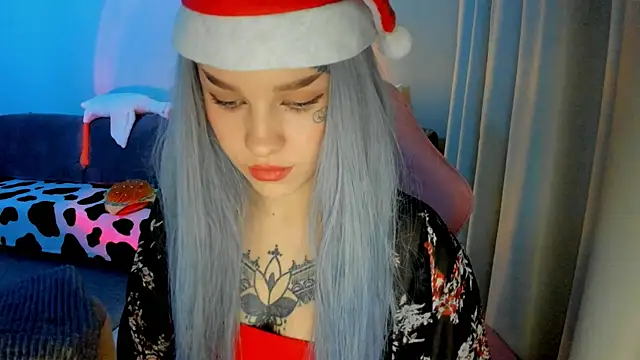 Snapshot of Ledy_WWWII chatting on 12-10-24, 05:44 Ledy WWWII online show from 12-10-24, 05:44