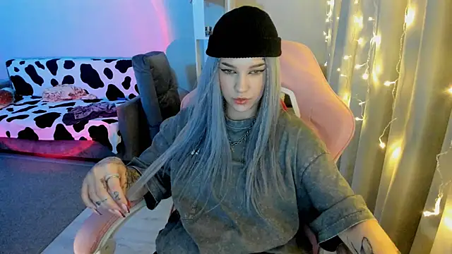 Snapshot of Ledy_WWWII chatting on 12-21-24, 04:36 Ledy WWWII online show from 12-21-24, 04:36