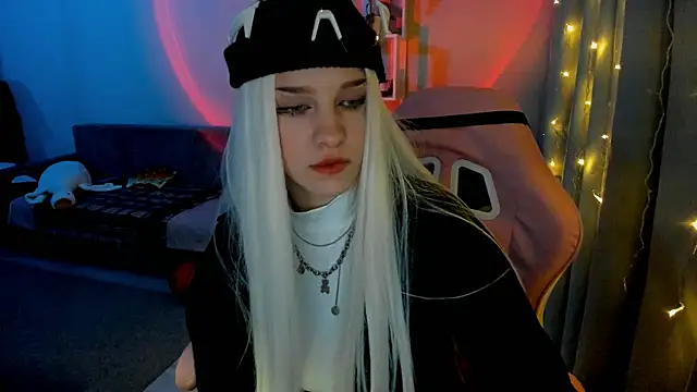 Snapshot of Ledy_WWWII chatting on 12-26-24, 02:37 Ledy WWWII online show from 12-26-24, 02:37