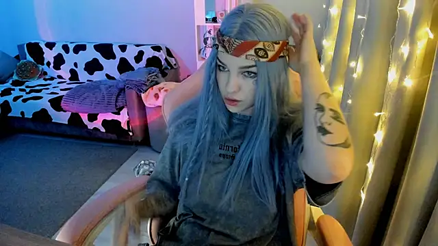 Snapshot of Ledy_WWWII chatting on 01-17-25, 05:08 Ledy WWWII online show from 01-17-25, 05:08