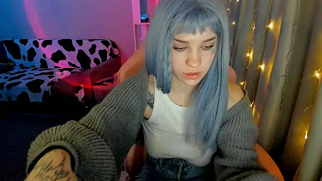 Snapshot of Ledy_WWWII chatting on 01-18-25, 01:08 Ledy WWWII online show from 01-18-25, 01:08
