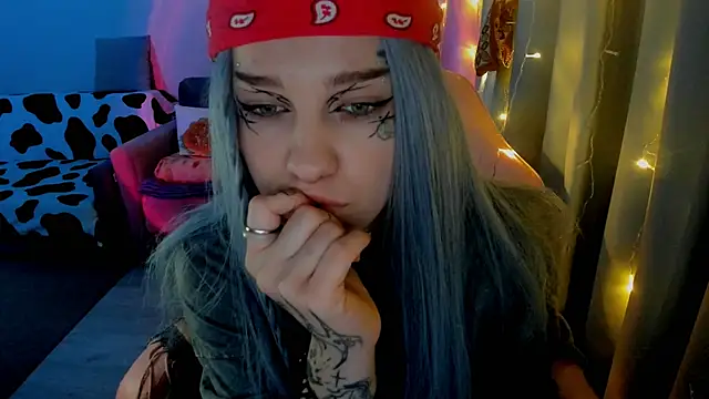 Snapshot of Ledy_WWWII chatting on 01-19-25, 03:42 Ledy WWWII online show from 01-19-25, 03:42