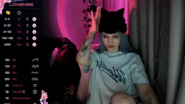 Snapshot of Ledy_WWWII chatting on 02-15-25, 06:55 Ledy WWWII online show from 02-15-25, 06:55